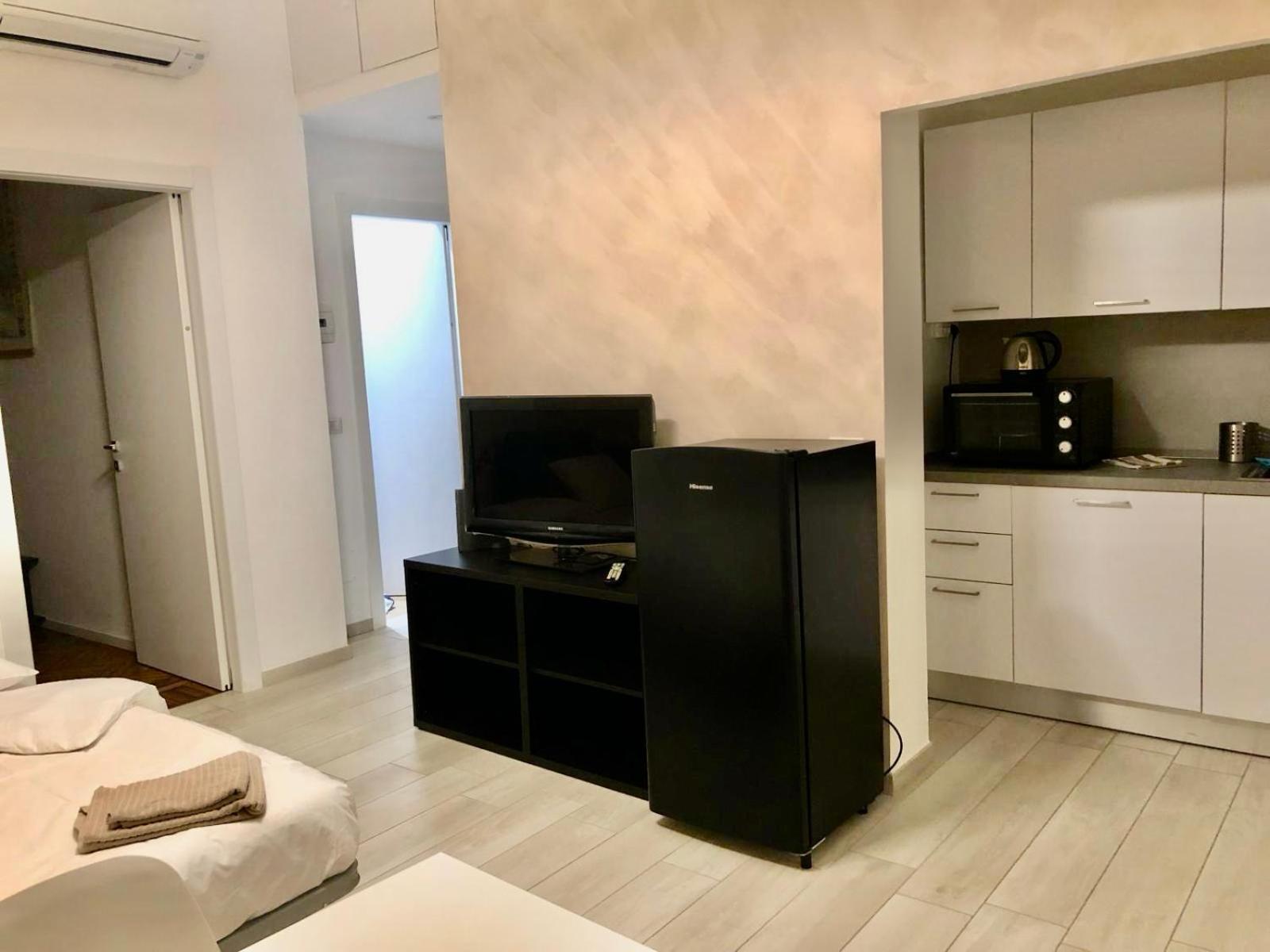 Lovely 2 Room Apartment With Small Garden Mailand Exterior foto
